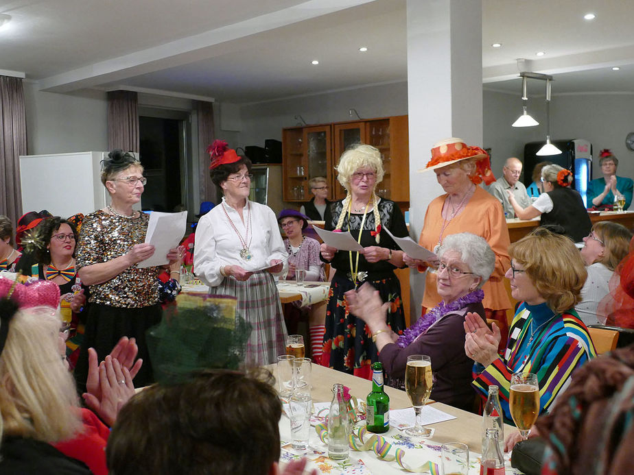 Frauenkarneval der kfd im Landhotel Weinrich (Foto: Karl-Franz Thiede)